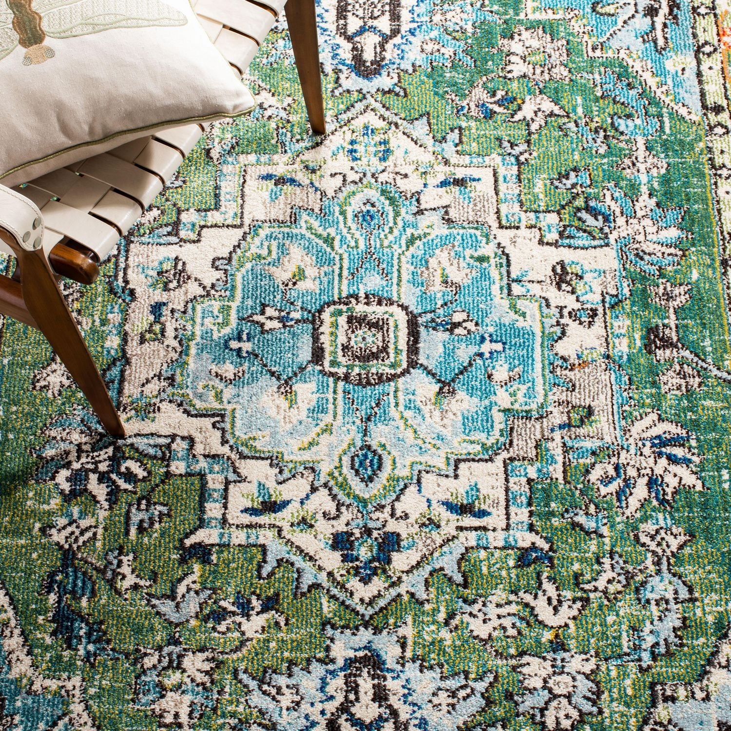 Safavieh Monaco Vivyan Traditional Area Rug