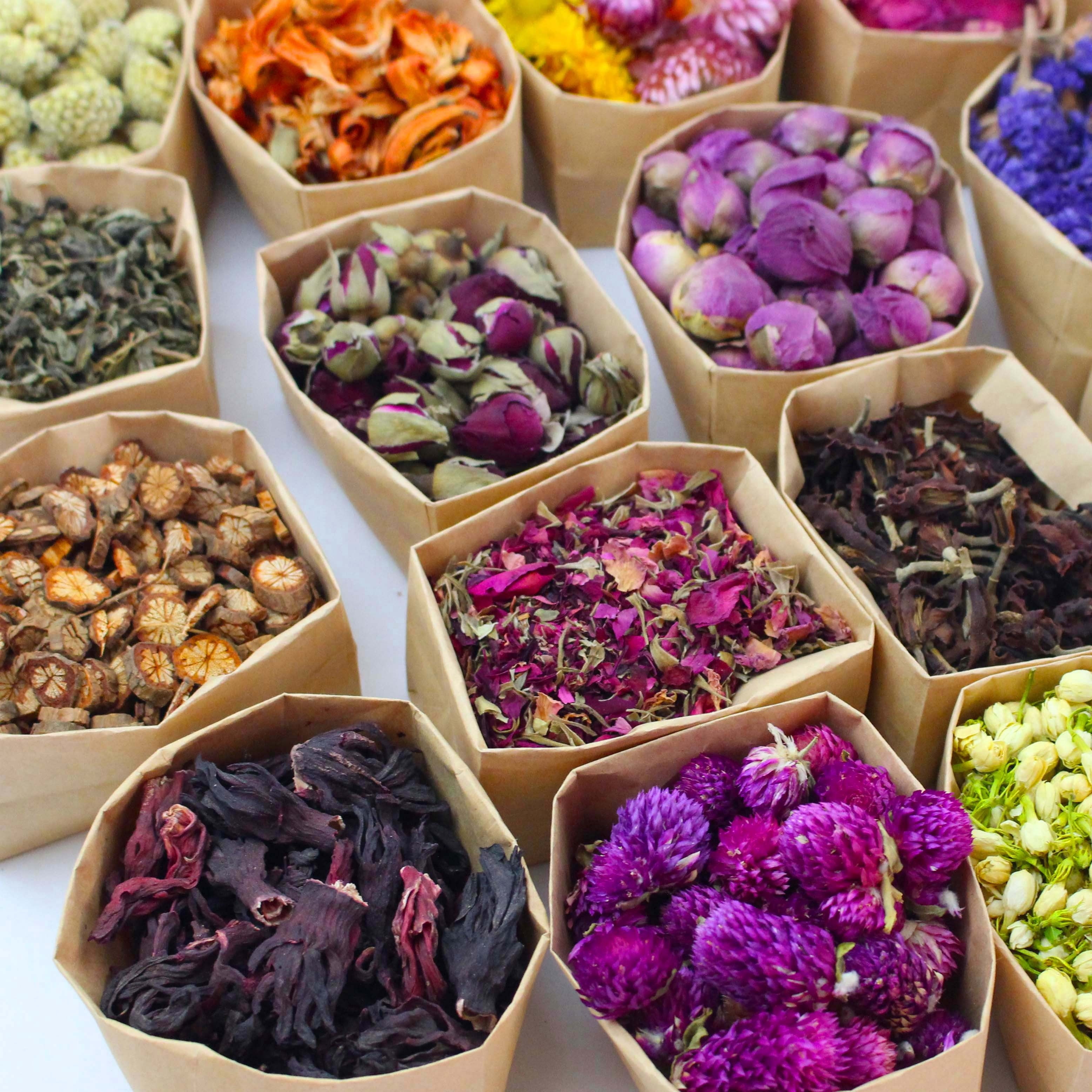 24-Piece Dried Flowers Craft Set, Botanical DIY Kit for Resin Jewelry, Candle Making & Home Decor, Assorted Flowers (Rose, Lavender, Jasmine & More)