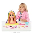 thumbnail image 2 of Muñeca Barbie Styling Head Arcoíris Neón Rubia, 2 of 4