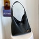 thumbnail image 4 of Bolso retro de gran capacidad, bolso de mano texturizado para mujer, bolso de hombro de clase de estudiante universitario, bolso casual simple, 4 of 6