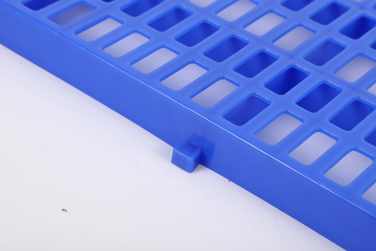 Historyli 6 Pcs Plastic Pallet,Splicable Floor Pallets,1100 Lbs Capacity per Pc,Water-Proof,Breathable Grid Ventilation Pallets for Daily,Workshop,Garage,Market Use(11.8X 23.6X 1.18 inches)