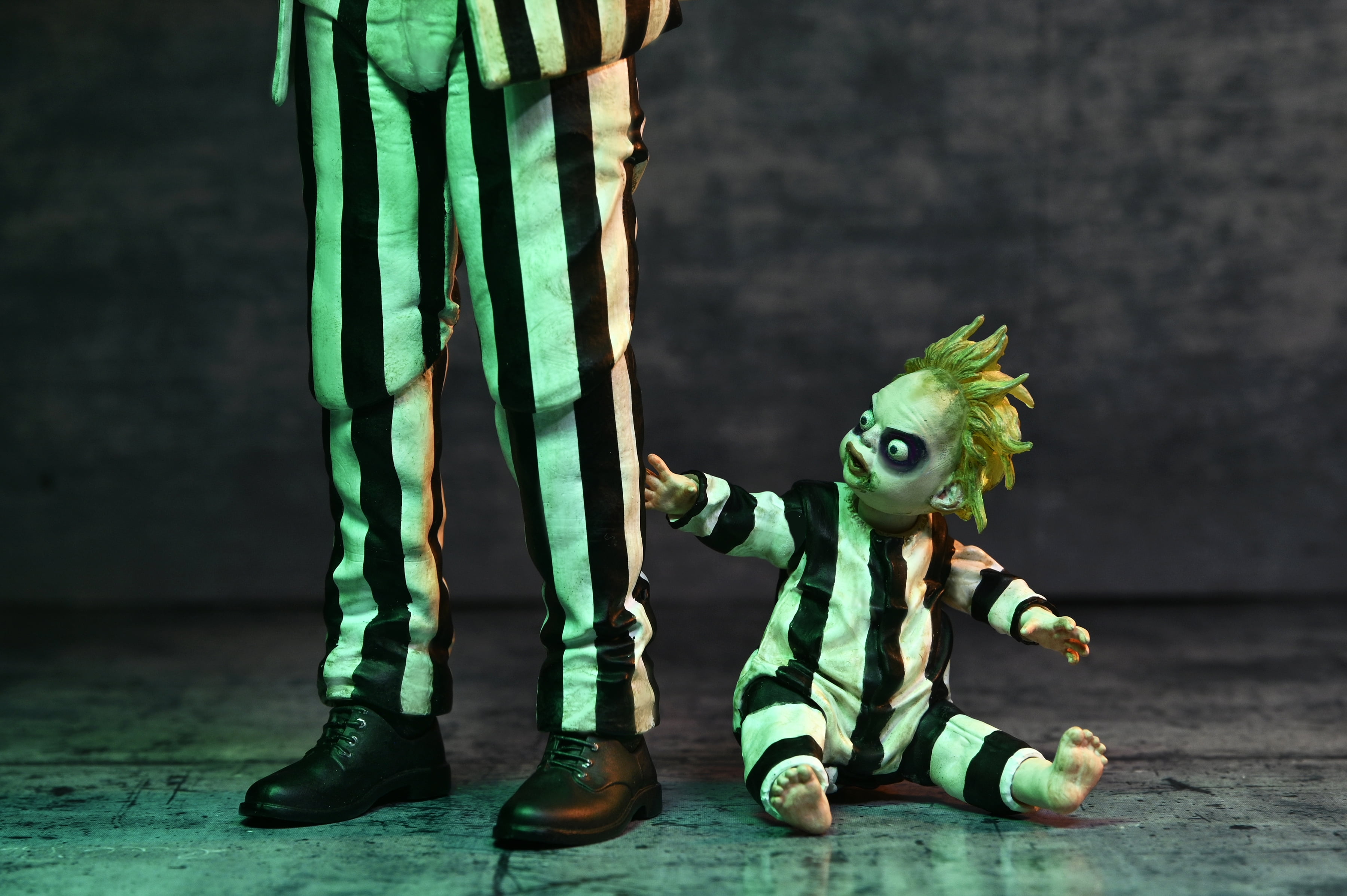 NECA Beetlejuice Beetlejuice (2024): Striped Suit Beetlejuice Ultimate Action Figure with Interchangeable Heads and Hands (7")