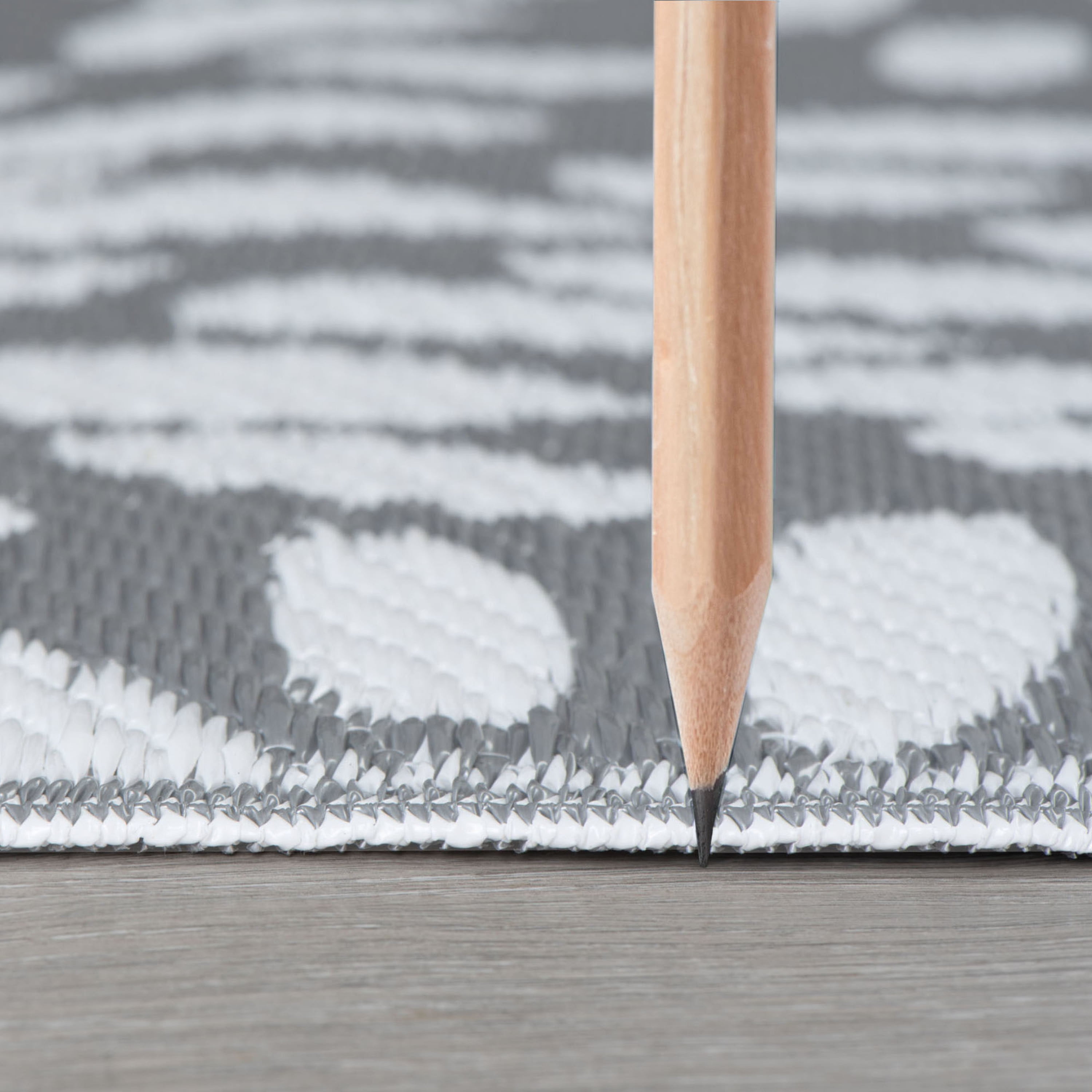 9x12 Reversible Gray and White Polypropylene Outdoor Floral Area Rug