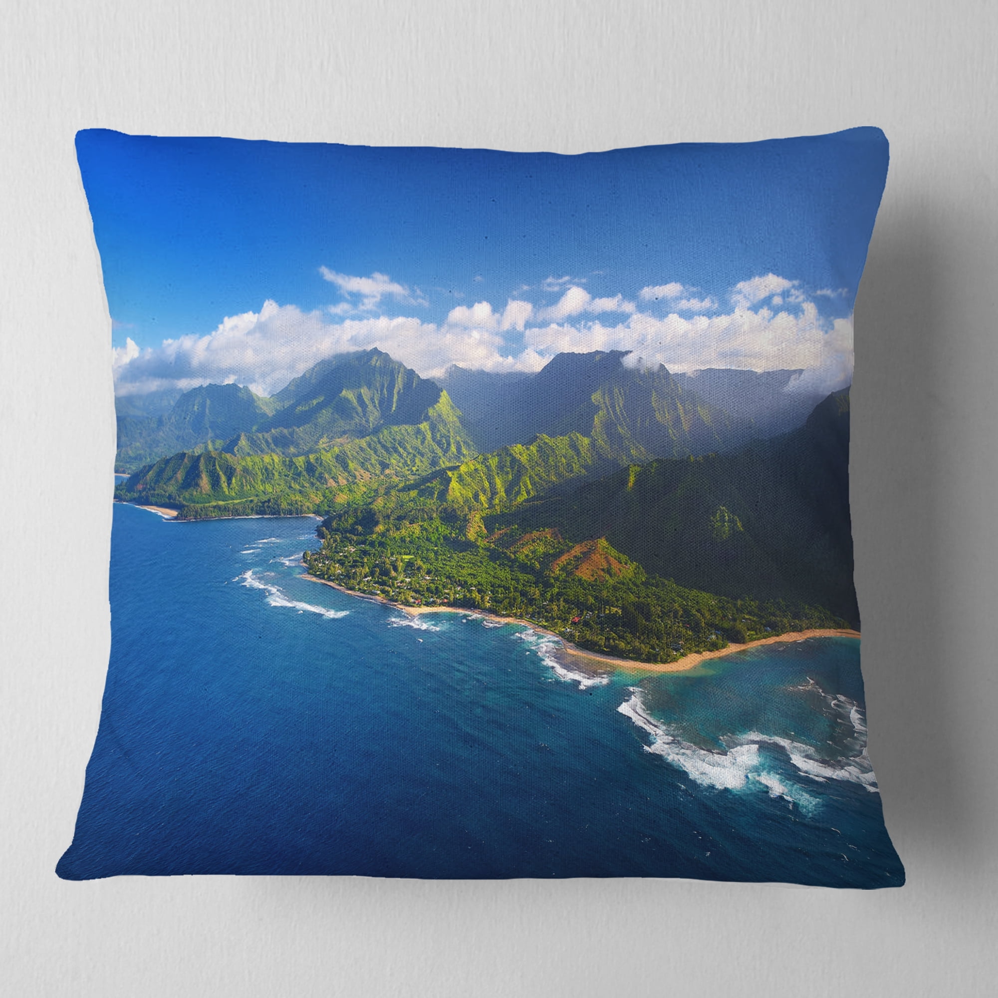 Designart Na Pali Coast Wide View - Beach Photography Throw Pillow - 18x18