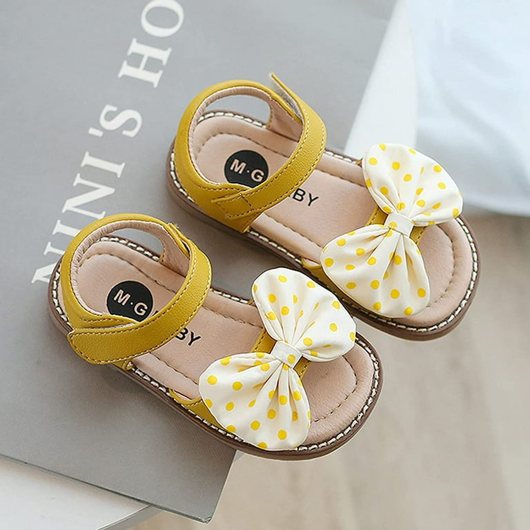 Girls holiday hotsell sandals
