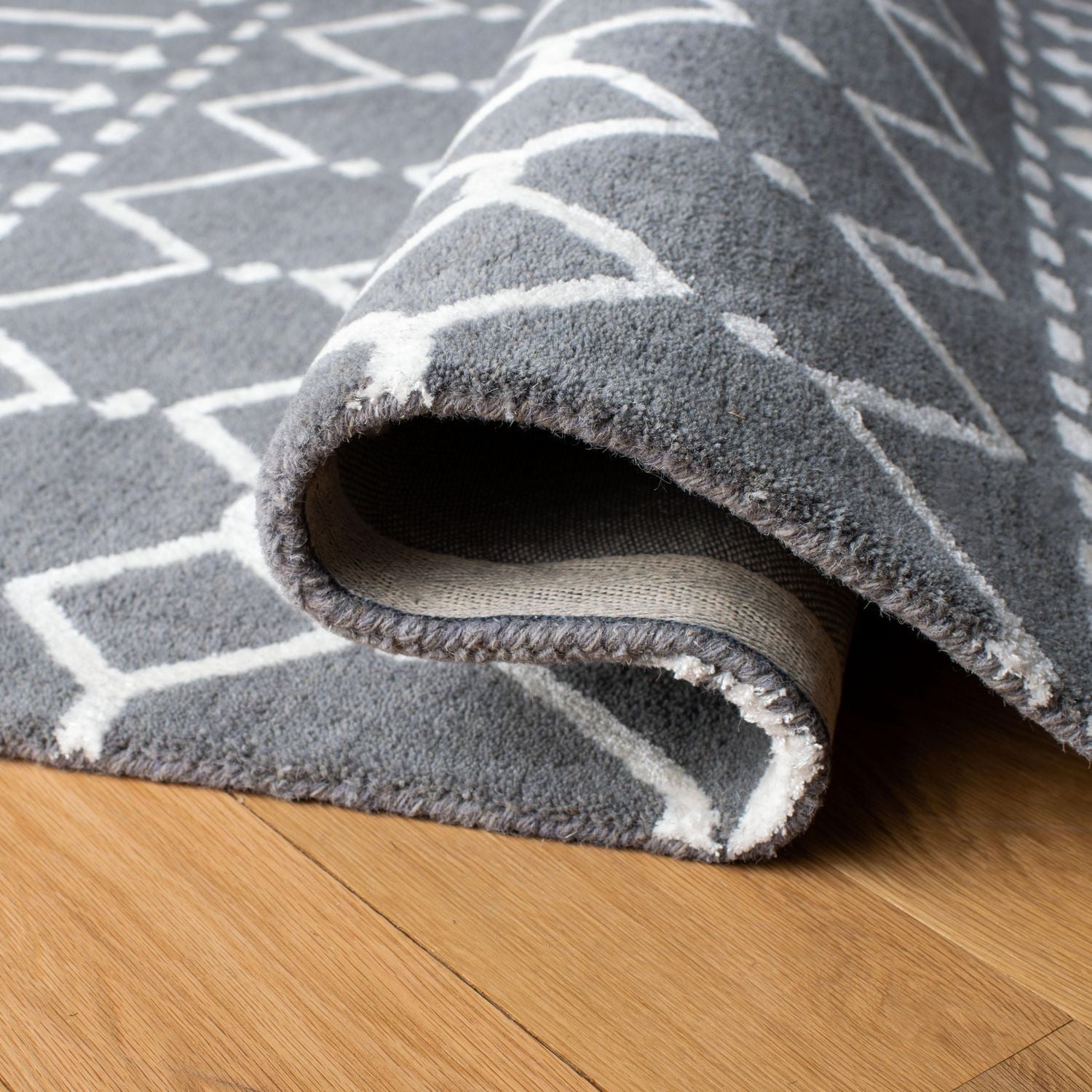 Safavieh Himalaya Darin Geometric Area Rug