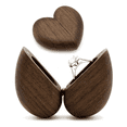 thumbnail image 1 of Caja Corazón Giratoria De Madera Nogal Para Anillos De Boda CAFE, 1 of 5