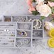 thumbnail image 3 of Caja para anillos Caja de terciopelo gris de 18 celosías + Caja de medio aro y media esponja gris + Caja de terciopelo gris de 6 celosías + Caja de terciopelo gris con plato vacío, 3 of 5