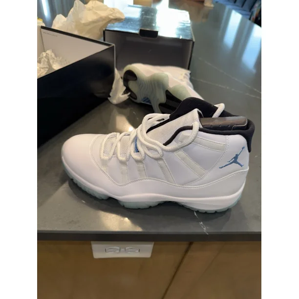 Ni - ke Air Jordan 11 Retro White/Black Size 9.5 Legend Blue 378037
