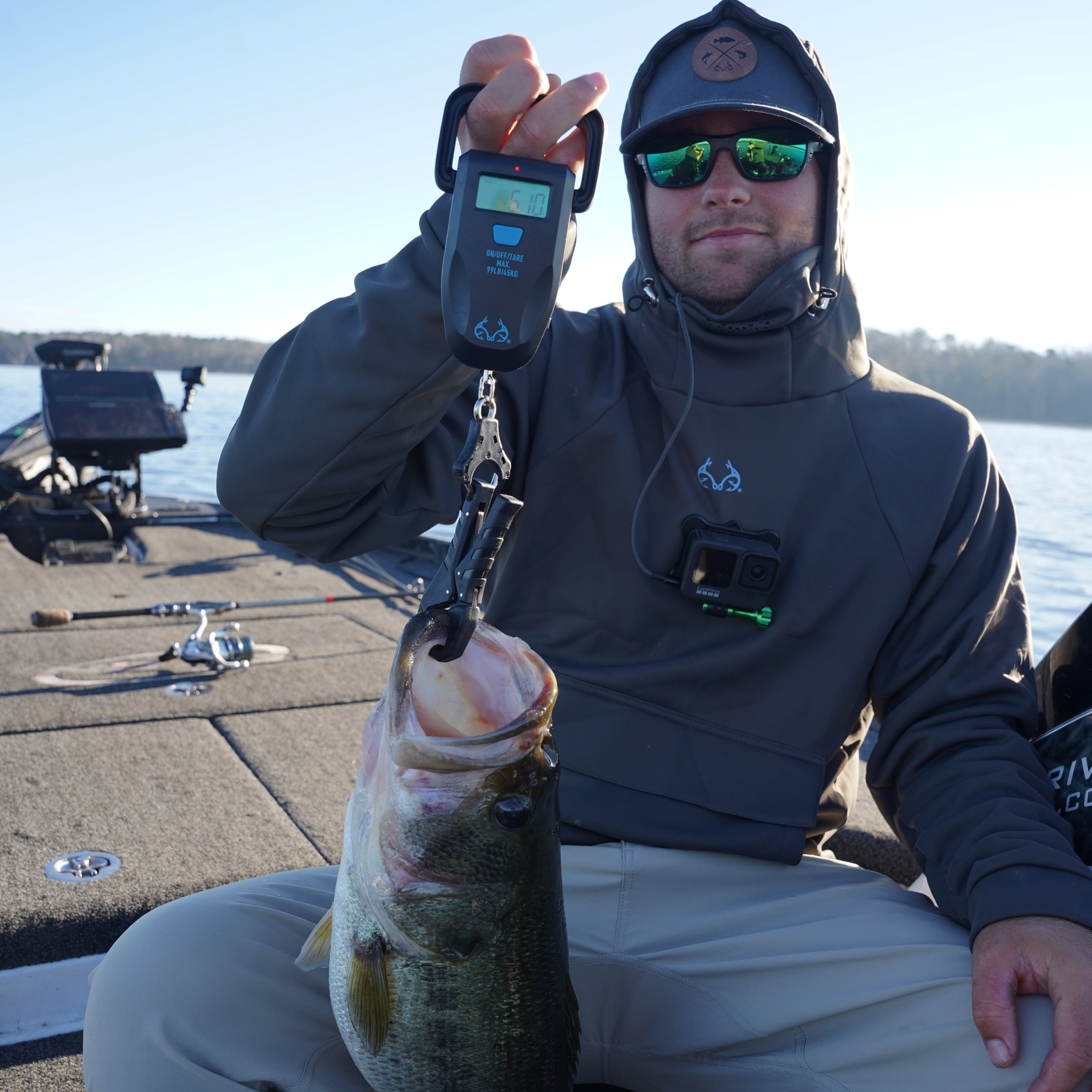 Realtree Fishing Digital Scale 99 lb. Capacity with Lip Gripper and LCD Display