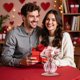 thumbnail image 3 of Adornos para San Valentín, regalos para San Valentín, florero de cristal para San Valentín, elegante centro de mesa acrílico para decoración romántica de mesa o repisa, flores de cristal, delicadas de, 3 of 6