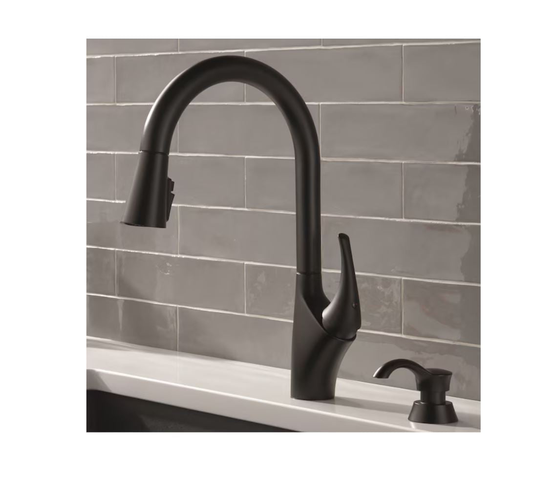 Delta Auburn Single Handle Pull-Down Sprayer Kitchen Faucet