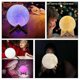 thumbnail image 4 of Lámpara de luna táctil con control remoto de 16 colores, luz nocturna USB para niños, LED regulable 3D con control remoto y soporte de madera., 4 of 4
