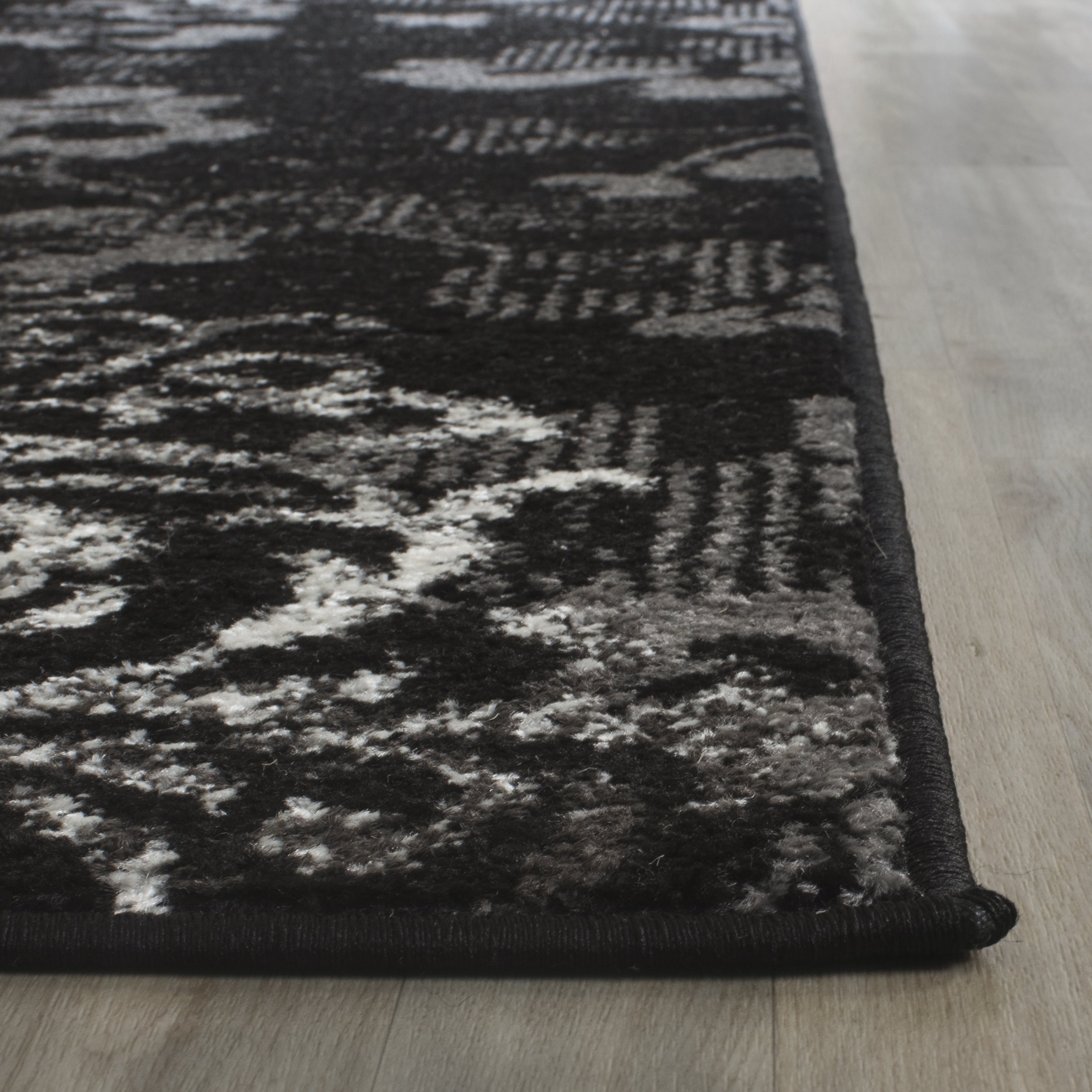 SAFAVIEH Adirondack Hortense Floral Runner Rug, Black/Silver, 2'6" x 12'