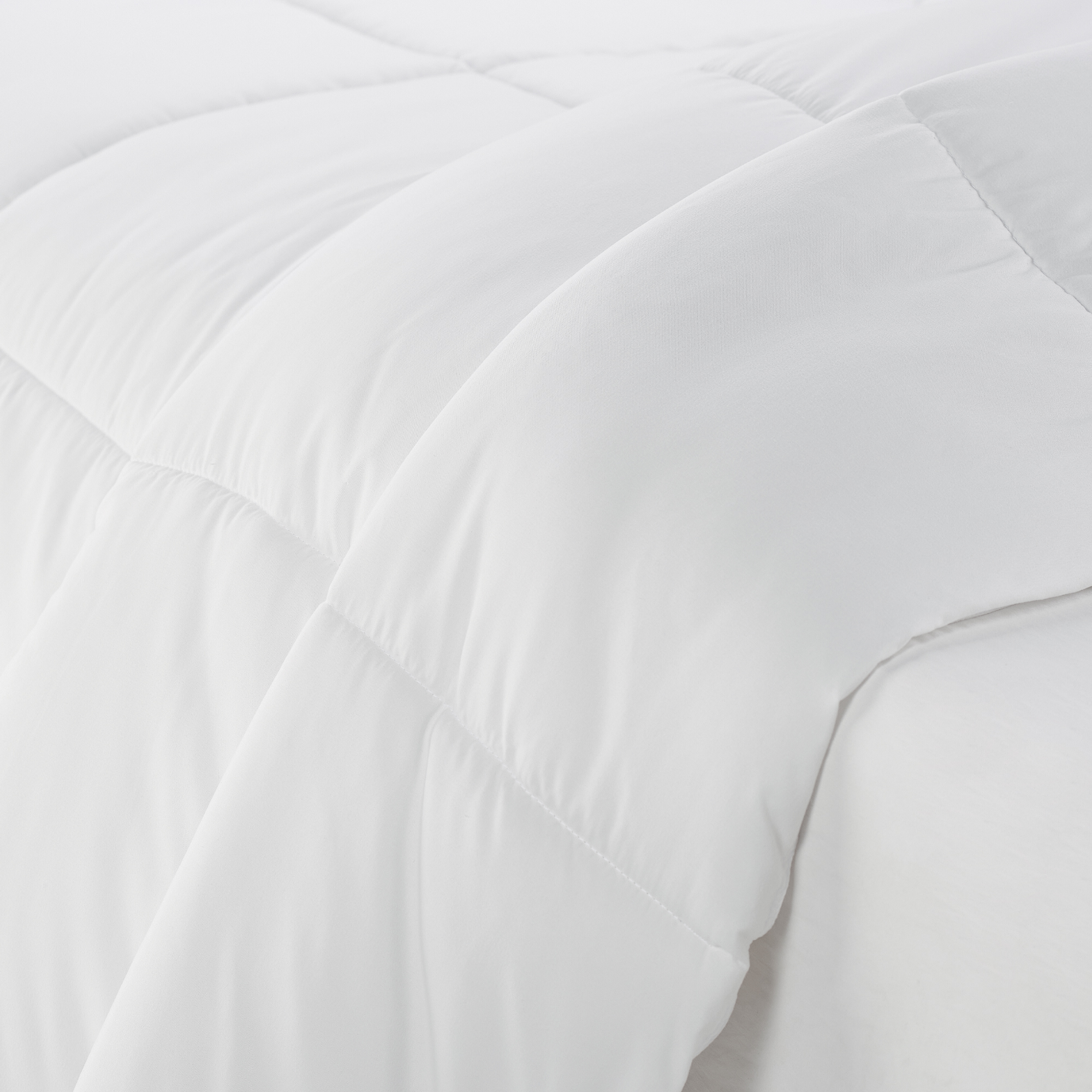 Serta Simply Clean Lightweight Piece Pleated Bed in a Bag for All Season, King, White（並行輸入品）