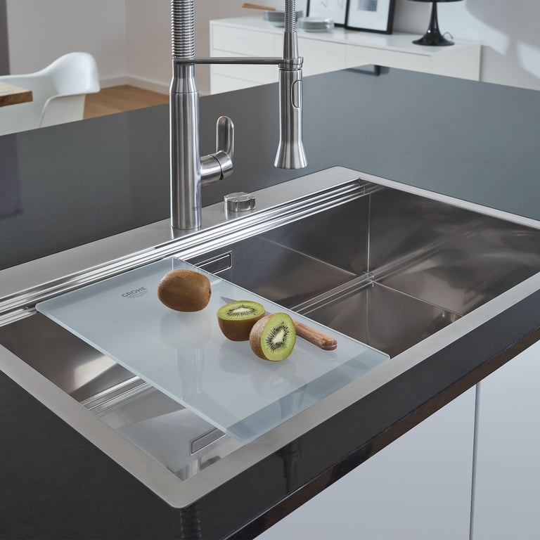 GROHE K7 Single-Handle Pull-Out Kitchen Faucet With Spray Head - StarLight Chrome Finish
