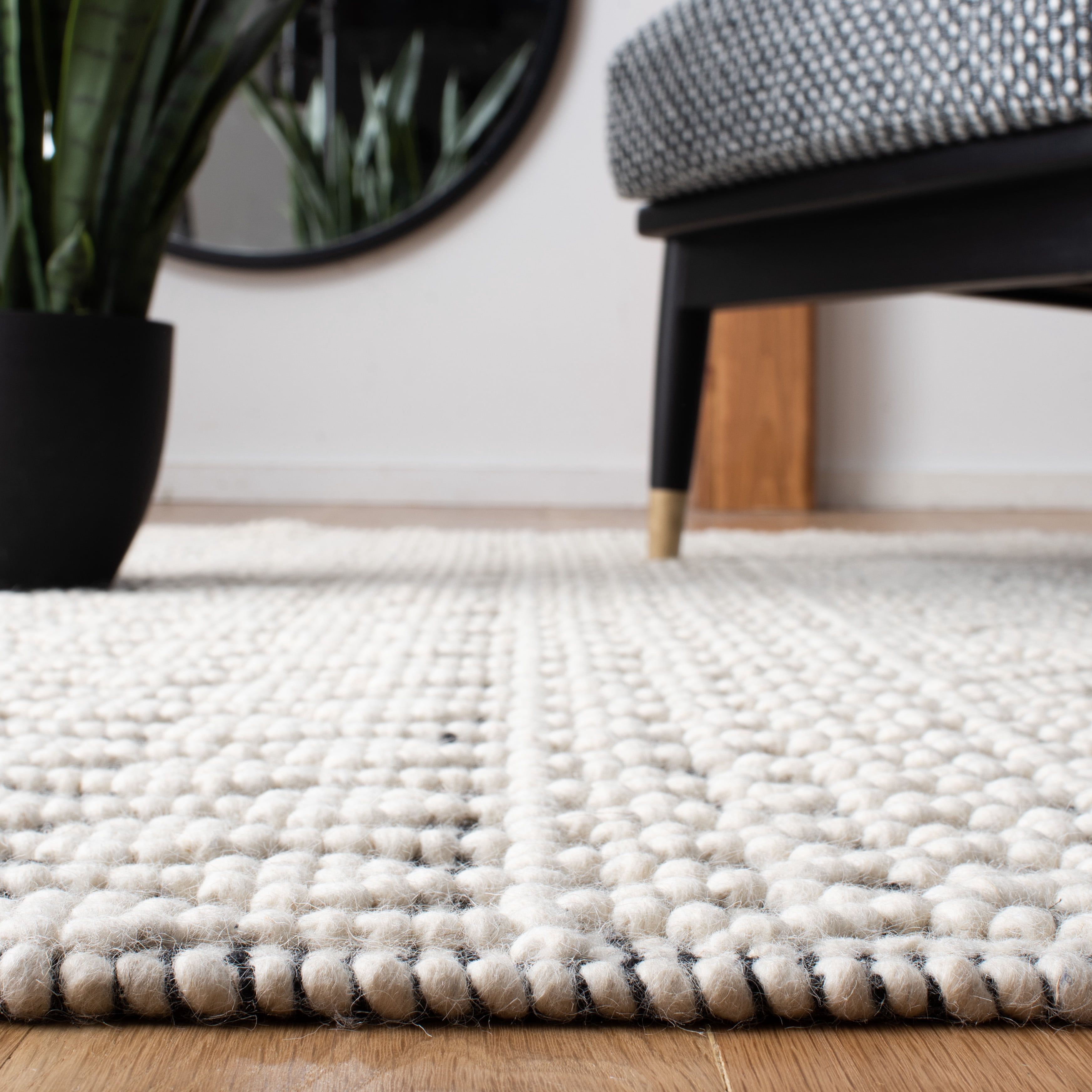 SAFAVIEH Natura Cordelia Southwestern Wool Runner Rug, Ivory/Black, 2'3" x 6'