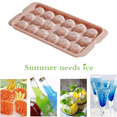 thumbnail image 4 of Bandeja para cubitos de hielo en forma de diamante. Adecuado para whisky, agua, cócteles y vino., 4 of 5