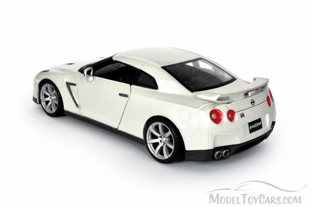 bburago nissan gtr