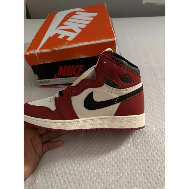 Size 7 - Jo r-dan 1 Retro High OG Chicago Reimagined Lost & Found 2022