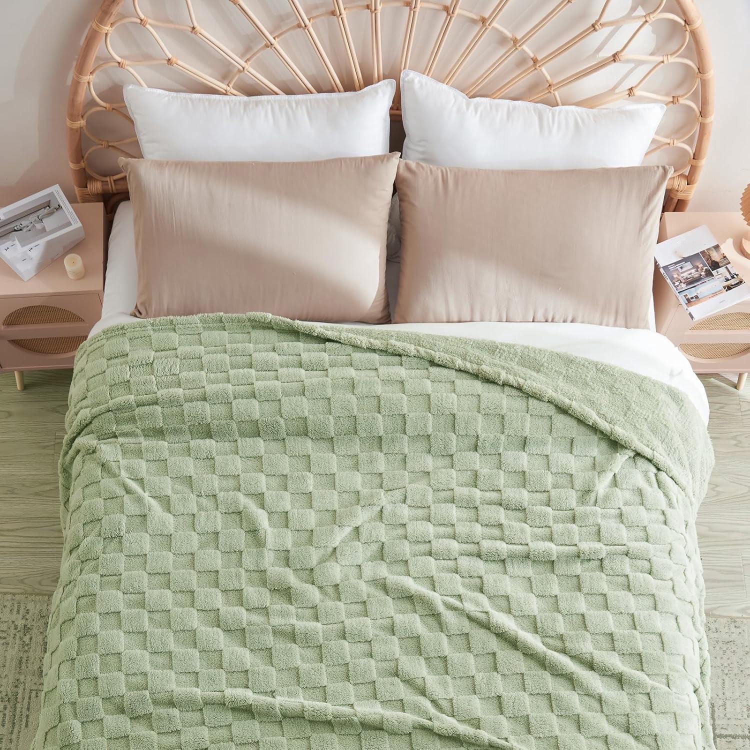 ROSEKIND Super-soft Aesthetic 3D Embossed Checkerboard Fleece Throw Blanket, Reversible Luxury Textured Fuzzy Plush Throw for Couch Bed Sofa, All-season, Sage Green, 60"x80"