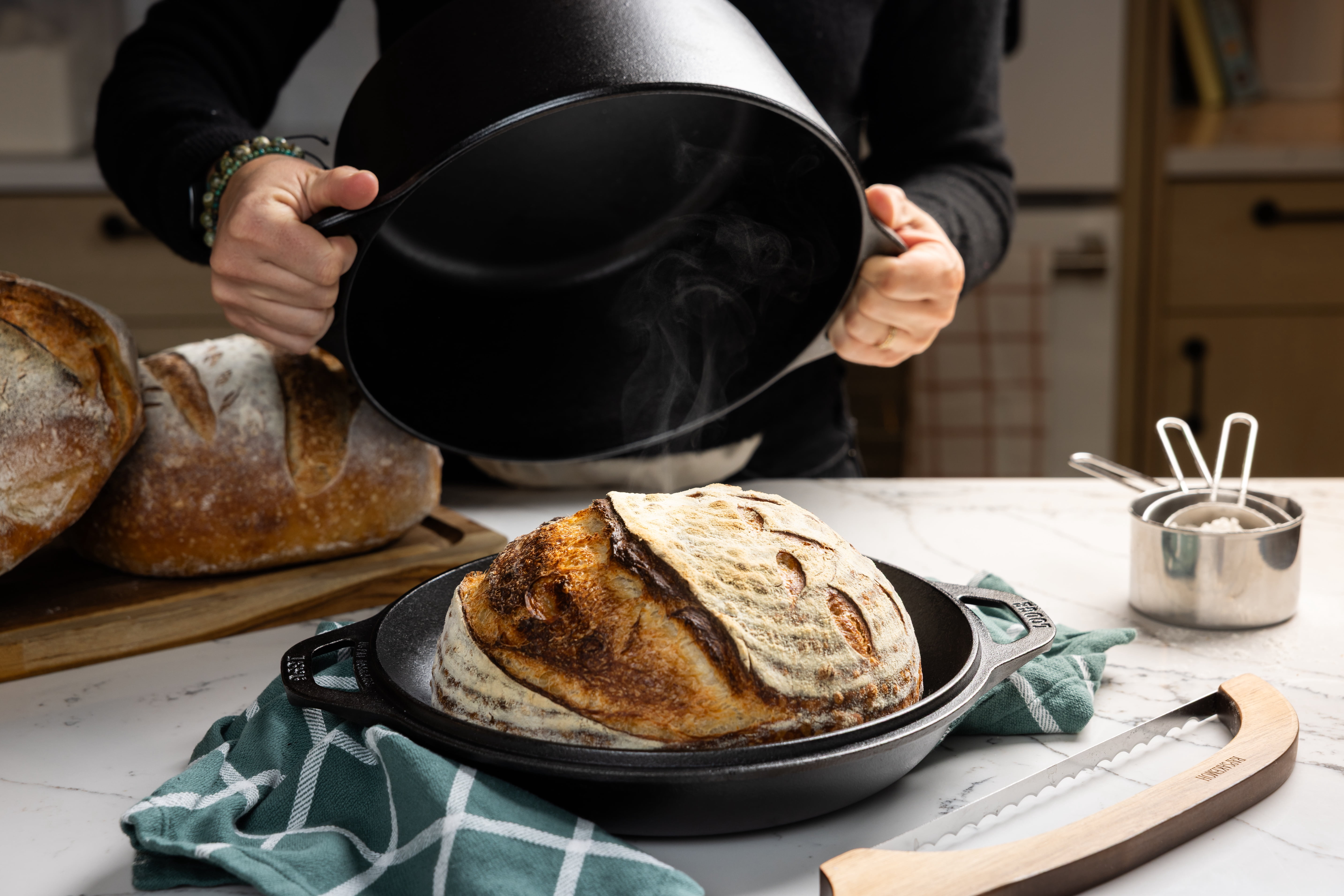 Lodge Cast Iron 5 Quart Seasoned Double Dutch Oven / Bread Oven