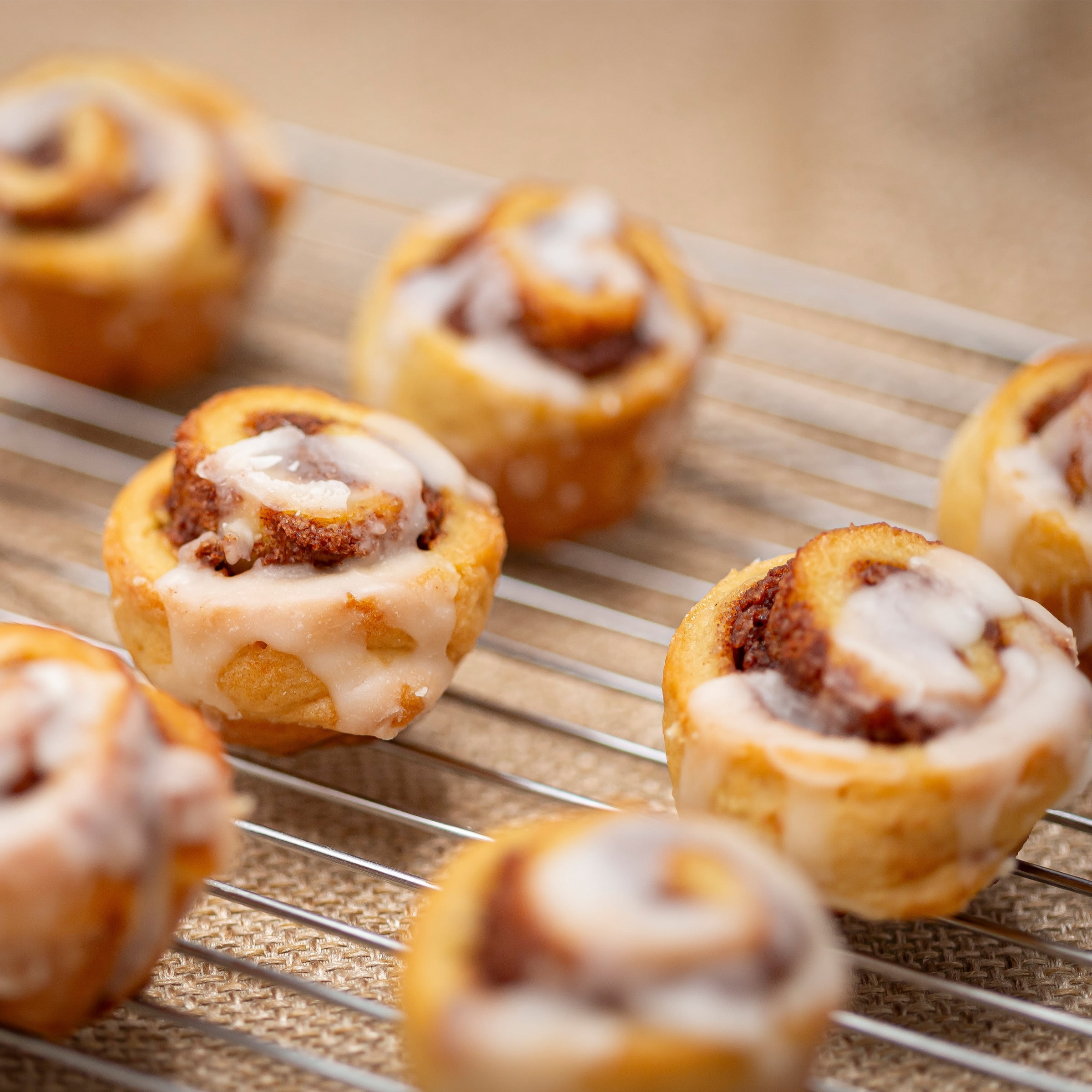 two-bite Mini Drizzled Cinnamon Rolls, 14.6 oz, 12 Count (Bakery Fresh, Pastry Goods)