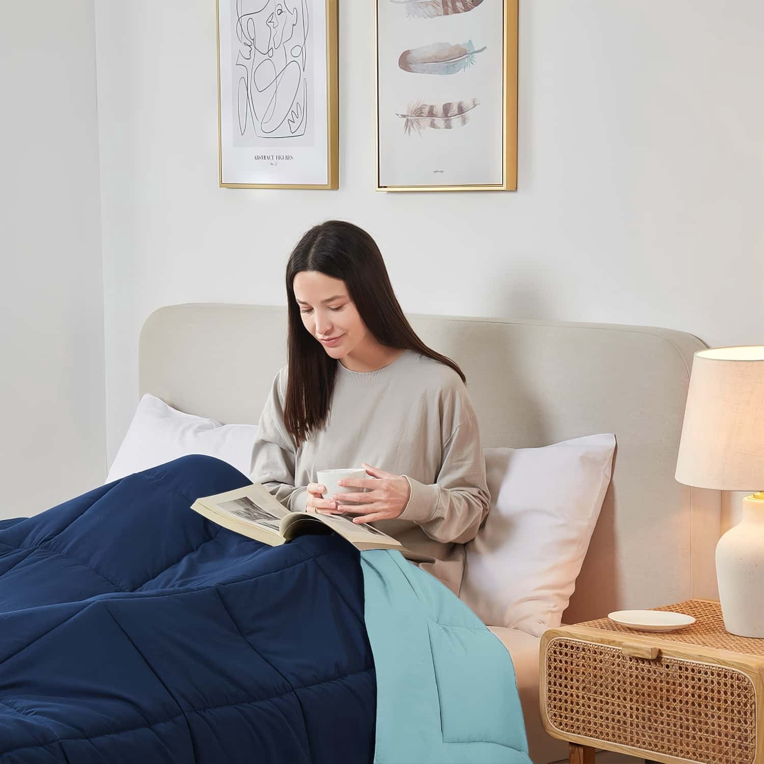 LammaLoe King Comforter, Quilted Down Alternative Comforter, All Season Duvet Insert ,Navy/Light Blue