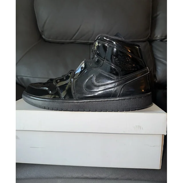 Ni - ke Ni - ke Air Jordan 1 Mid women’s size 12 black