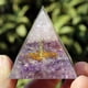thumbnail image 1 of Mini pirámide de cristal natural, generador de energía, cuarzo, amatista, curación espiritual, cristal, chakra, pirámide de resina, 1 of 6