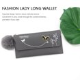 thumbnail image 4 of Monedero Bolso Cartera con solapa de PU para mujer con bola de felpa Monedero Lady Butterfly (Gris), 4 of 5