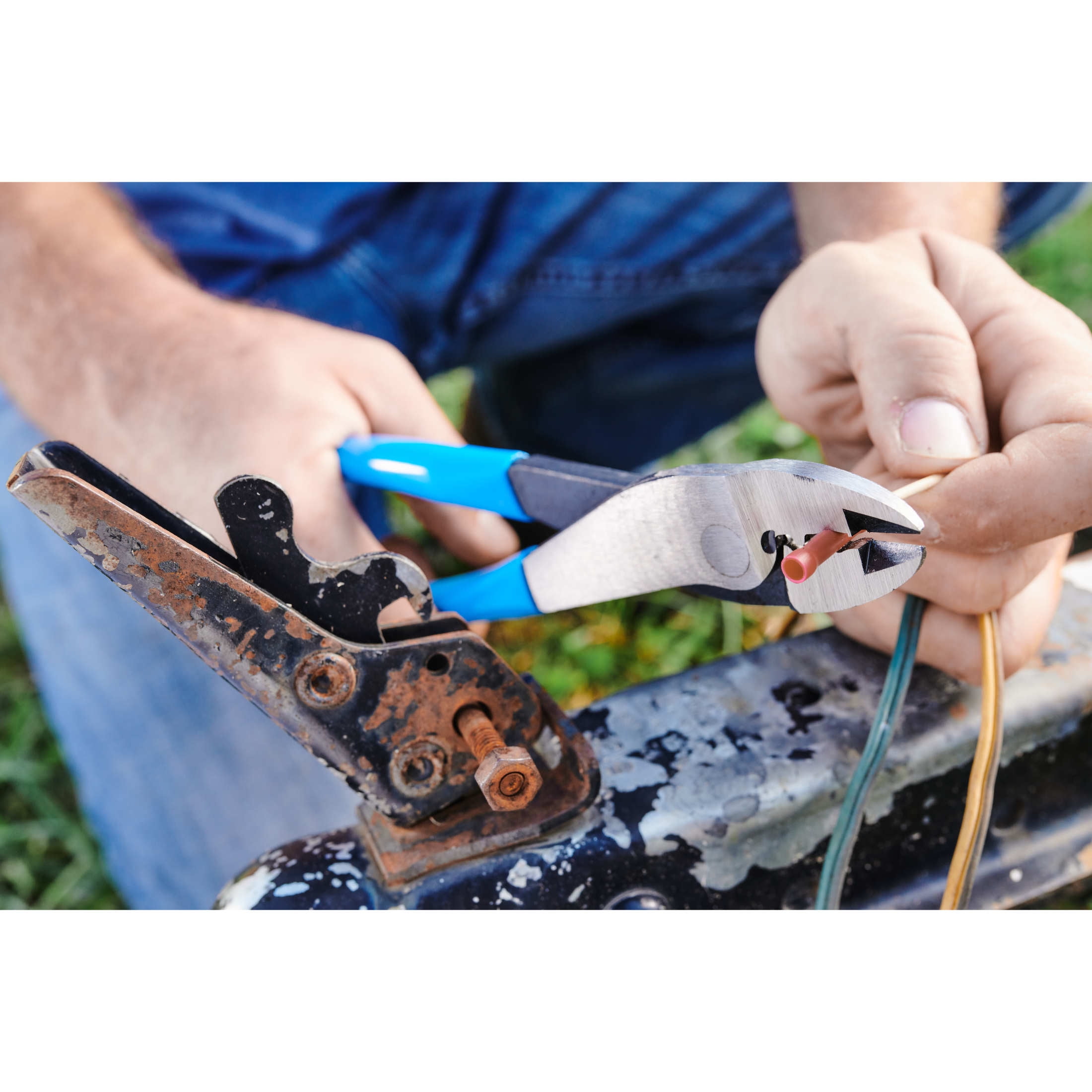 CHANNELLOCK 9.5-inch Wire Crimping Pliers, Ideal for Insulated and Non-insulated Connections and Terminals Using 10-22 AWG Wire, Made in USA (909)