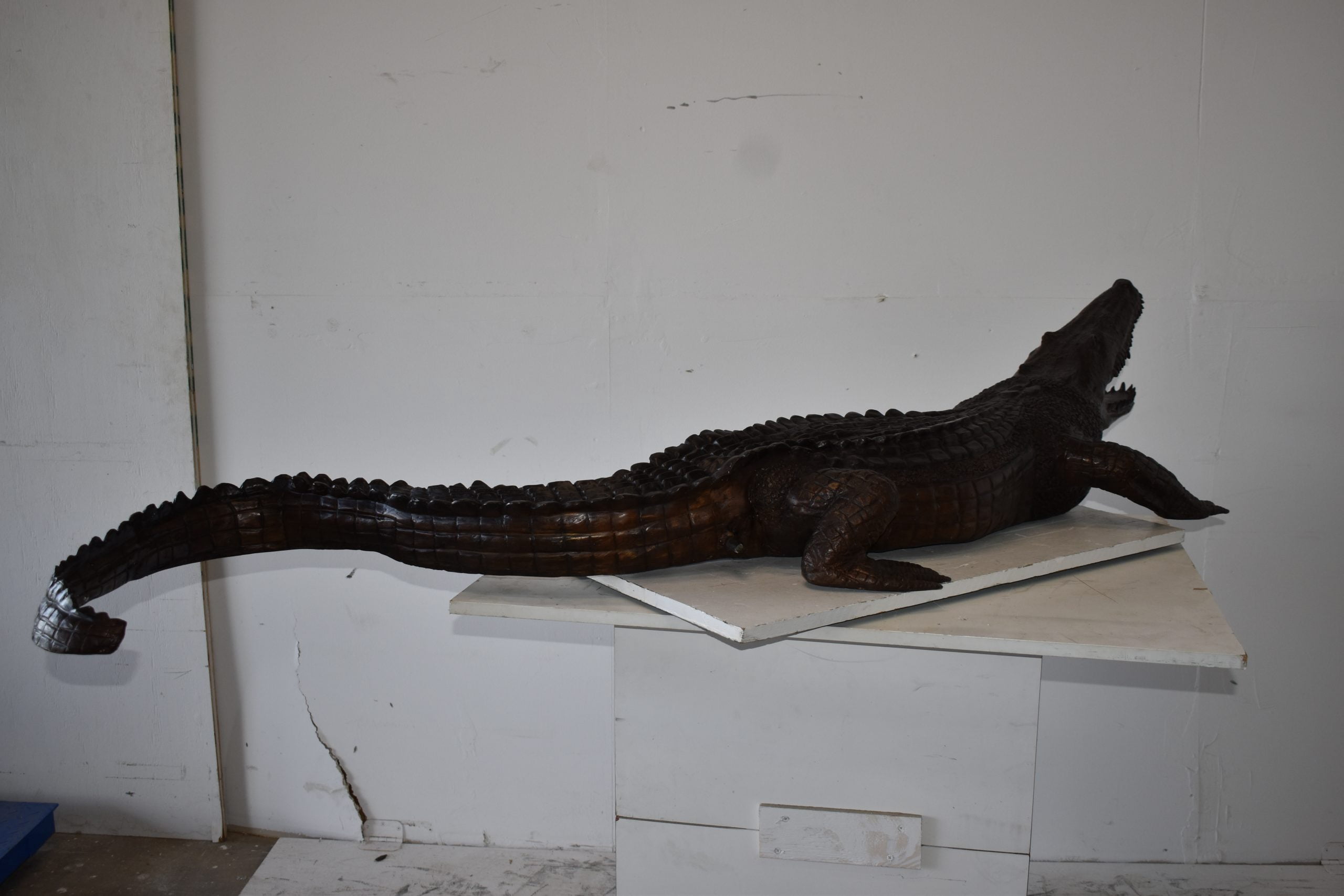 Nifao Large Crocodile78" x 24" x 14"H – Outdoor Bronze Fountain, Garden Water Feature, 78"L x 24"W x 14"H