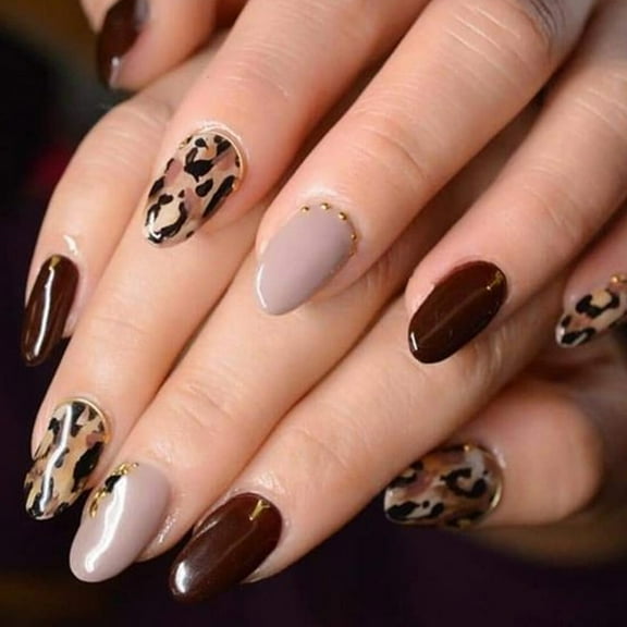 Short Almond Leopards Glossy False Nails Winter Nails Decors on Nails Suitable for Work and Event