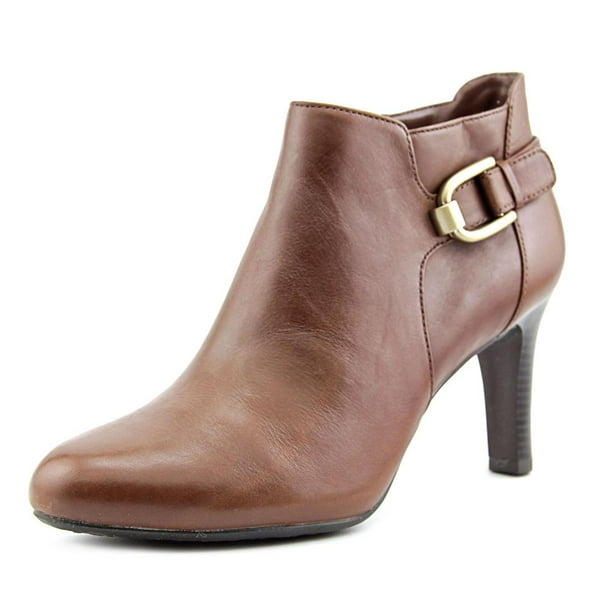 bandolino flat boots