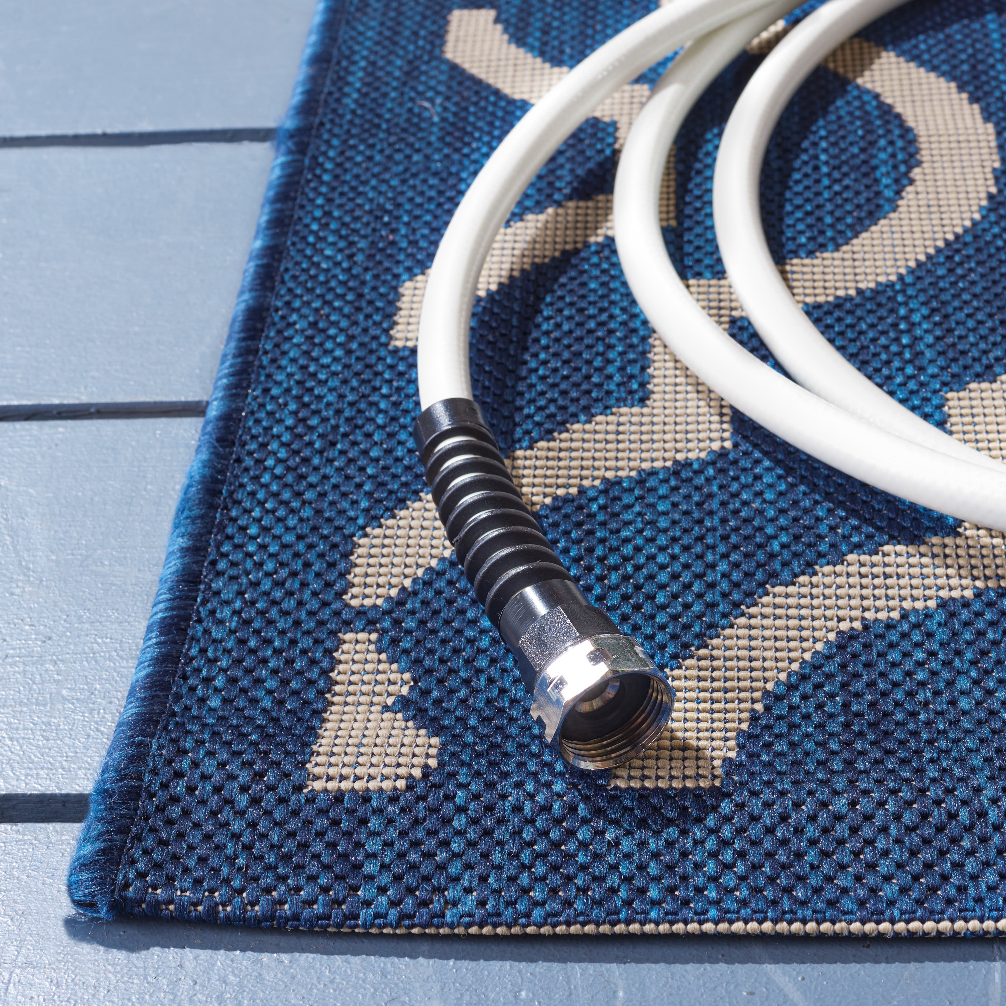 Safavieh Courtyard Lavern Geometric Indoor/Outdoor Area Rug, Navy/Beige, 6'7" x 9'6"