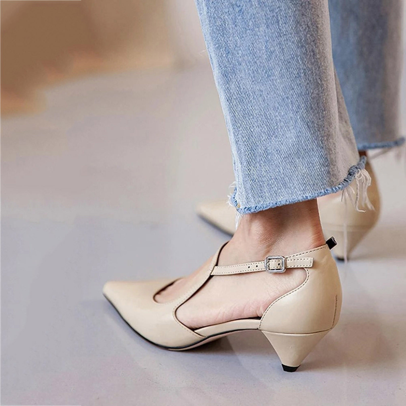 Classic cream-colored pumps handmade of natural leather with a geometric  heel - BRAVOMODA