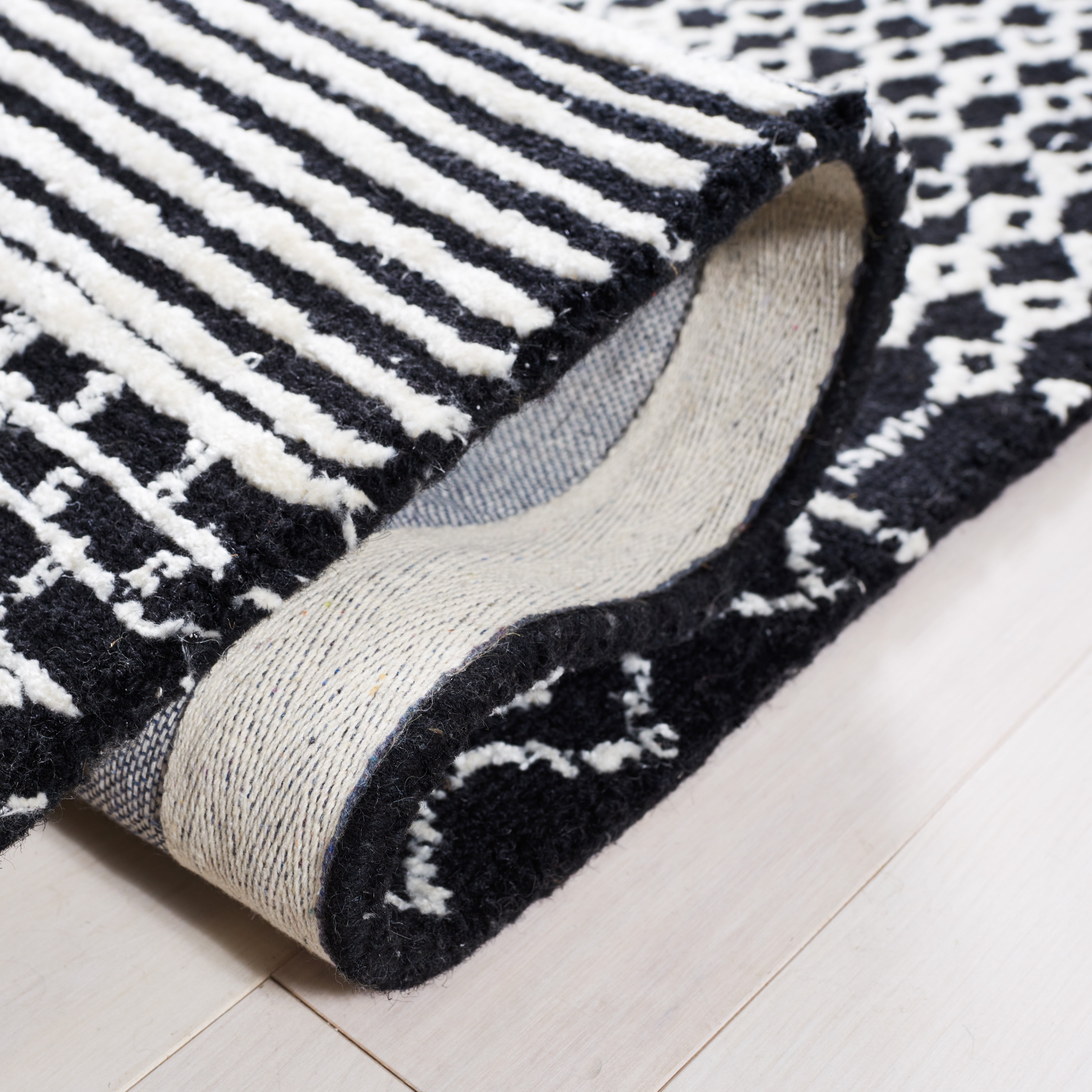 SAFAVIEH Glamour Andreas Geometric Area Rug, Black/Ivory, 8' x 10'