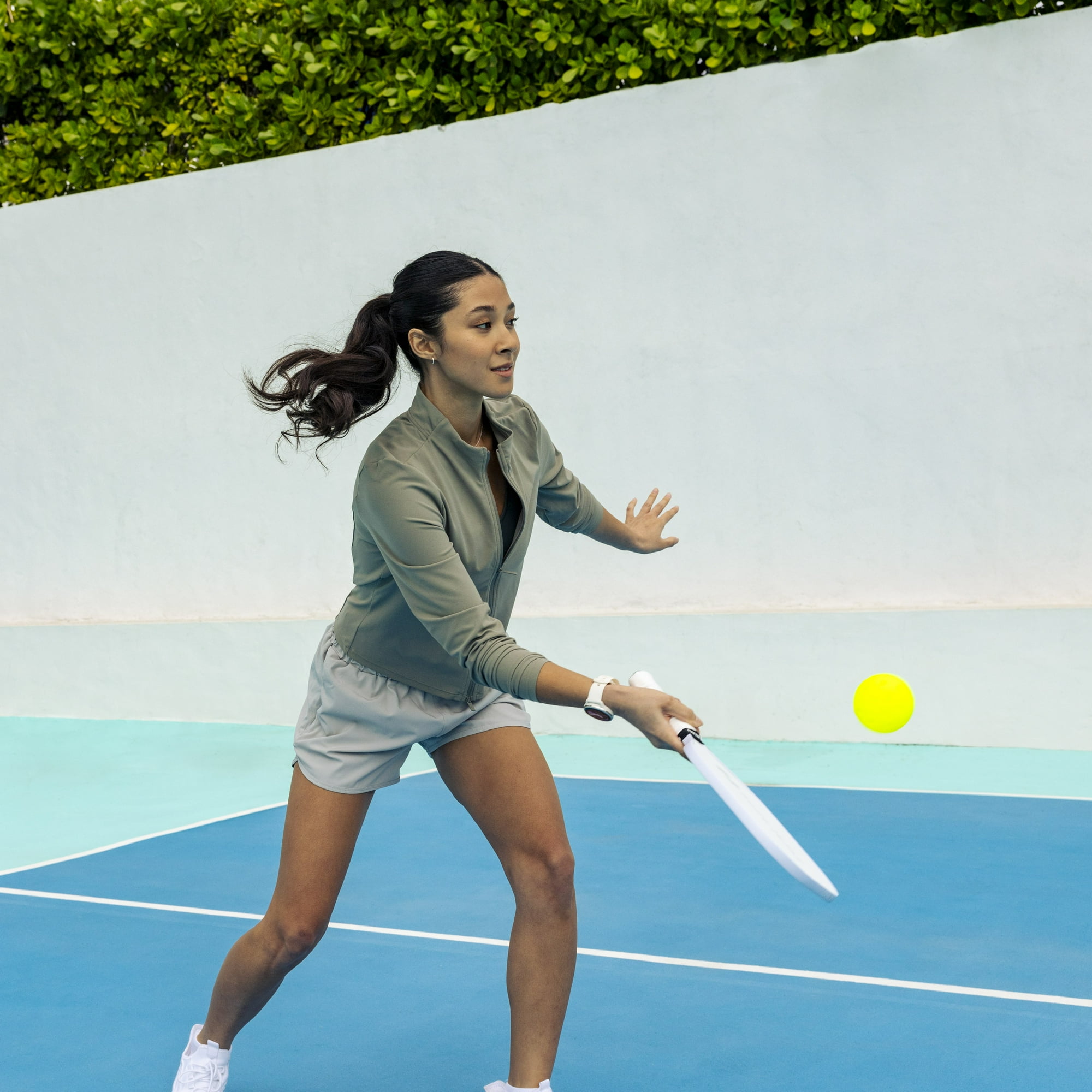 Garmin vívoactive® GPS Smartwatch and Fitness Tracker Bone