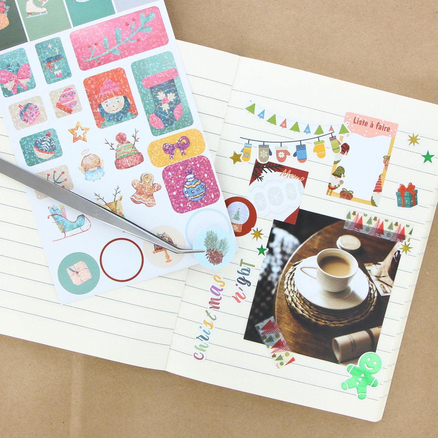 CRAFTY & CO. Livre d'autocollants festifs, Halloween, Noël, 1 389 pièces, enfants, adolescents SEASONAL STICKERBOOK