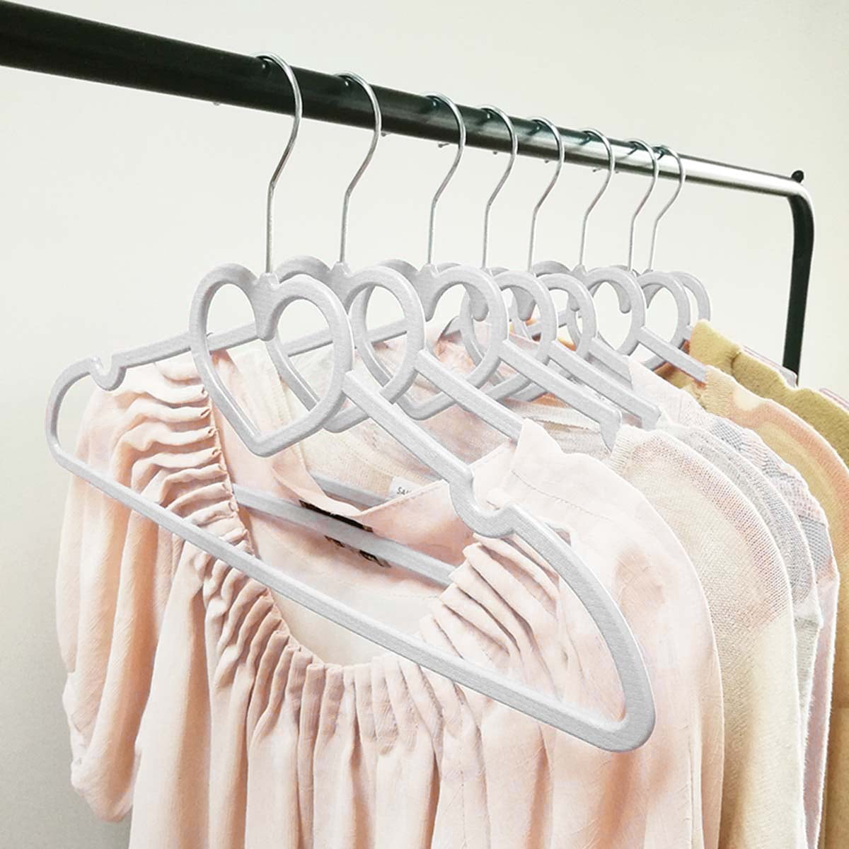 COSMOBETTY 10Pcs Heart Shaped Hangers White ABS Zinc for Clothes Rack Jackets Sweaters Pants Closet Storage