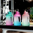 thumbnail image 3 of Botella de agua deportiva Yuxing con gradiente 2,2 l gran capacidad para exteriores fitness portátil pajita colorida rosa rojo azul, 3 of 5