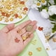 thumbnail image 3 of 60 colgantes de abeja con forma de panal, 6 estilos diferentes: esmaltados, con forma de abeja y margarita. Colgante hueco de aleación con forma de panal de abeja., 3 of 6