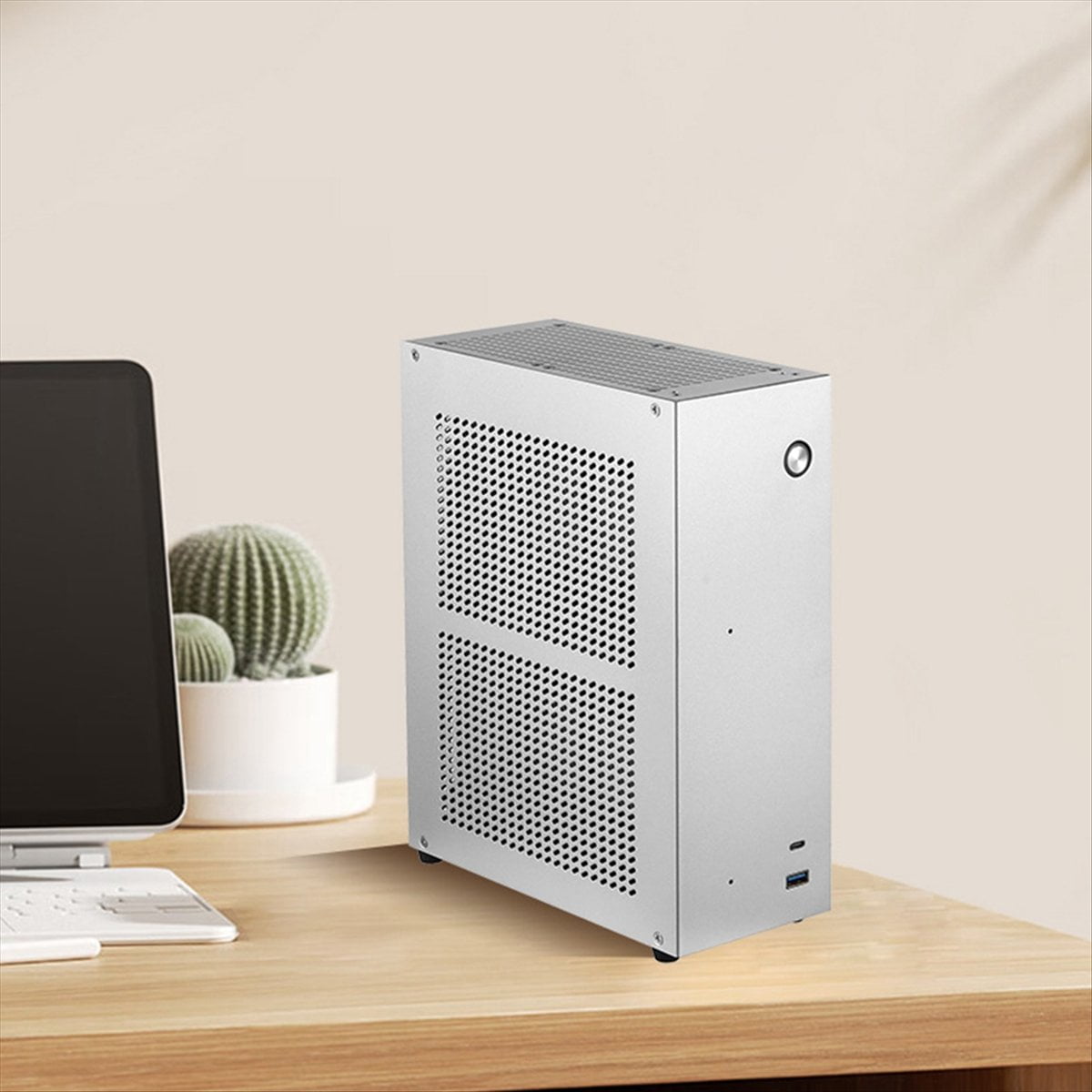Desktop Chassis ITX Computer Case Mini NAS Computer Case Silver