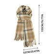 thumbnail image 3 of Bufanda de invierno cálida para mujer, tipo chal grande, ideal para clima frío. Bufanda larga de punto grueso a cuadros beige y negro. Suave y ligera, unisex., 3 of 4