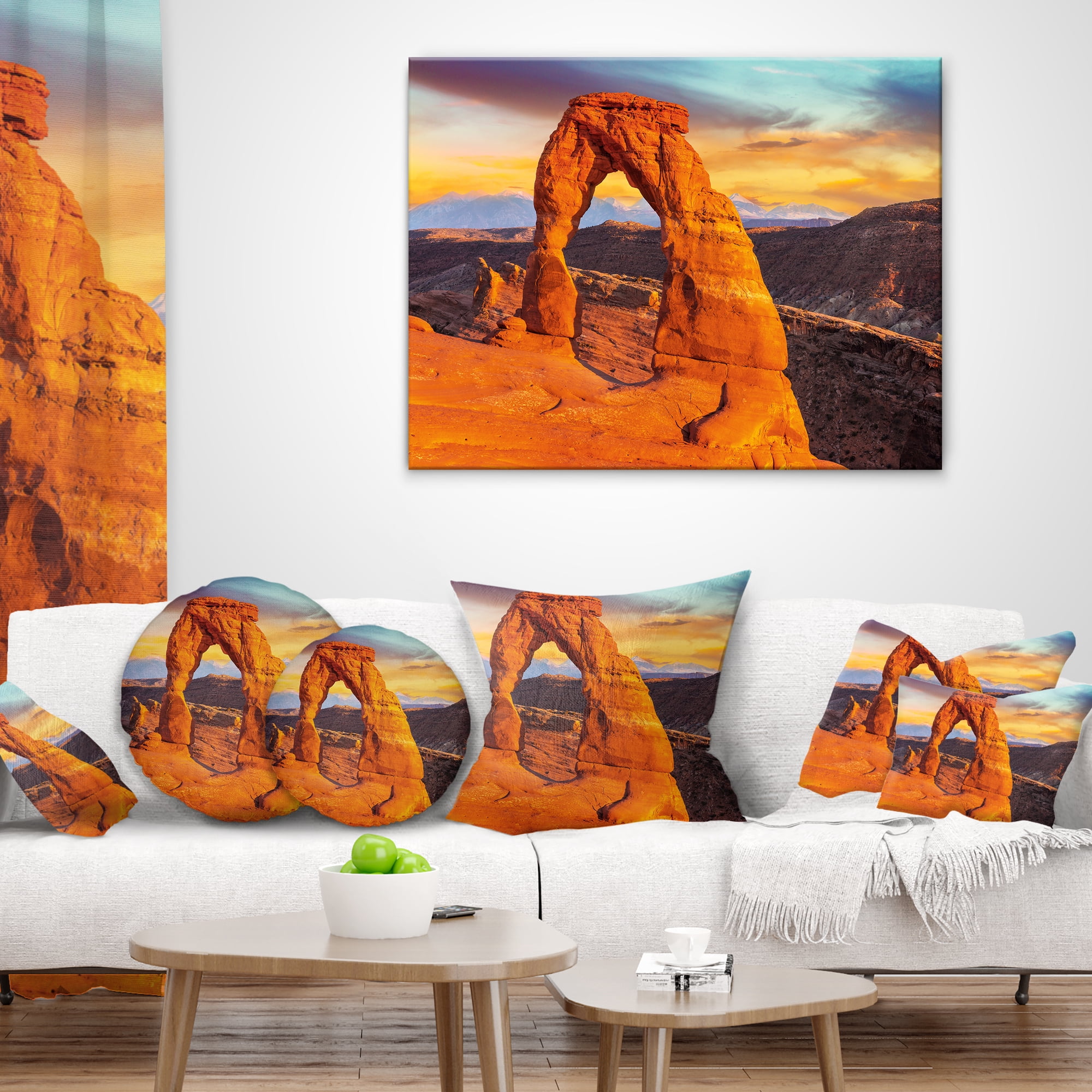 Designart Delicate Arch in Arches Park - Landscape Photo Throw Pillow - 12x20
