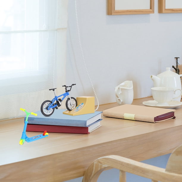 EeaseCA 1 Ensemble de Mini Jouets pour Doigts Vélo Scooter Rampe Jouets de Sport Décoration Maison EeaseCA 1 Ensemble de Mini Jouets pour Doigts Vélo Scooter Rampe Jouets de Sport Décoration Maison