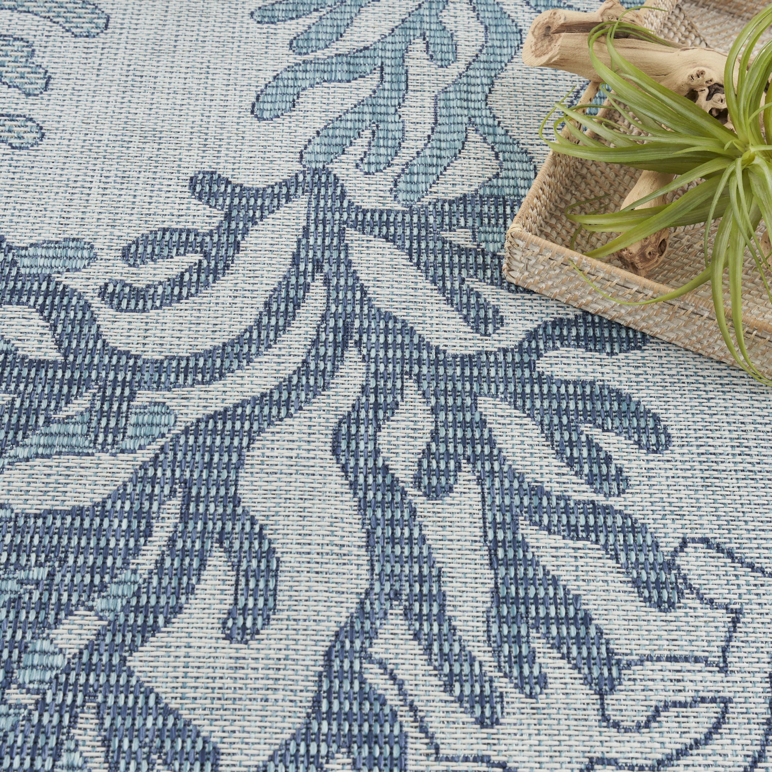 Nourison Garden Oasis Indoor/Outdoor Blue 5' x 7' Area Rug (5x7)