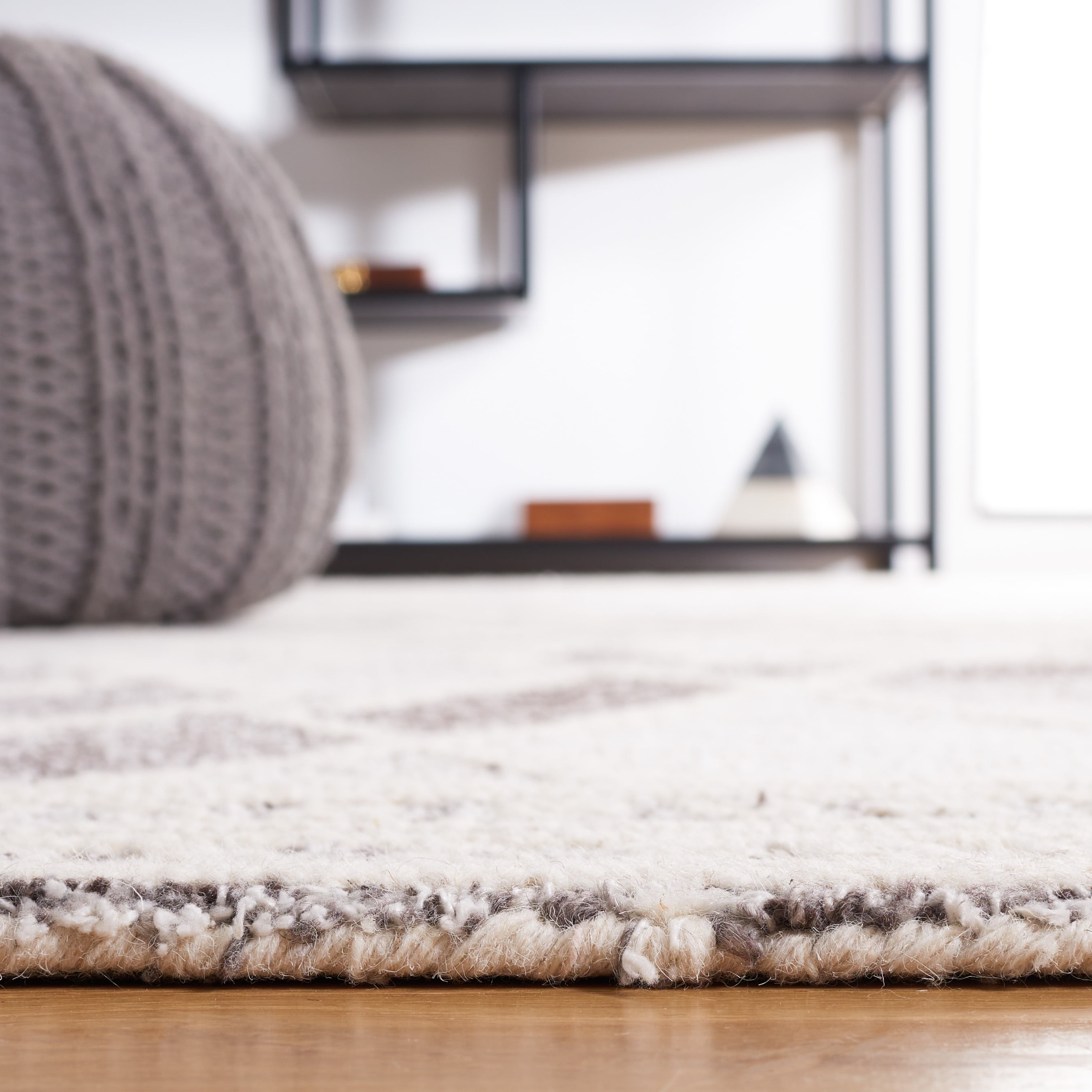 SAFAVIEH Abstract Malcolm Trellis Area Rug, Ivory/Gray, 6' x 6' Round