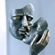 thumbnail image 4 of Escultura decorativa que representa una pareja amorosa Escultura de bronce Resina moderna Oficina Pensador del hogar Decoración Estatuas de arte Adornos artesanales creativos 29 * 13 * 8 CM, 4 of 5